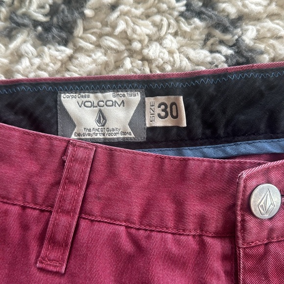 VOLCOM Shorts Size 30. - Picture 2 of 3